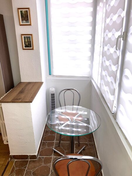 Piata Amzei - Calea Victoriei - 5 min. pana la Metrou Piata Romana.