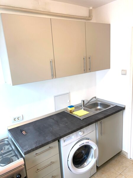 Piata Amzei - Calea Victoriei - 5 min. pana la Metrou Piata Romana.